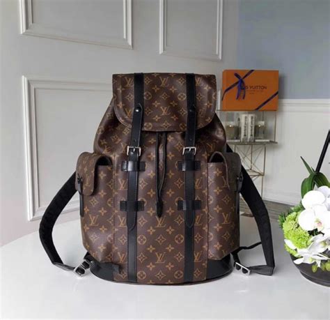 costo mochila louis vuitton|More.